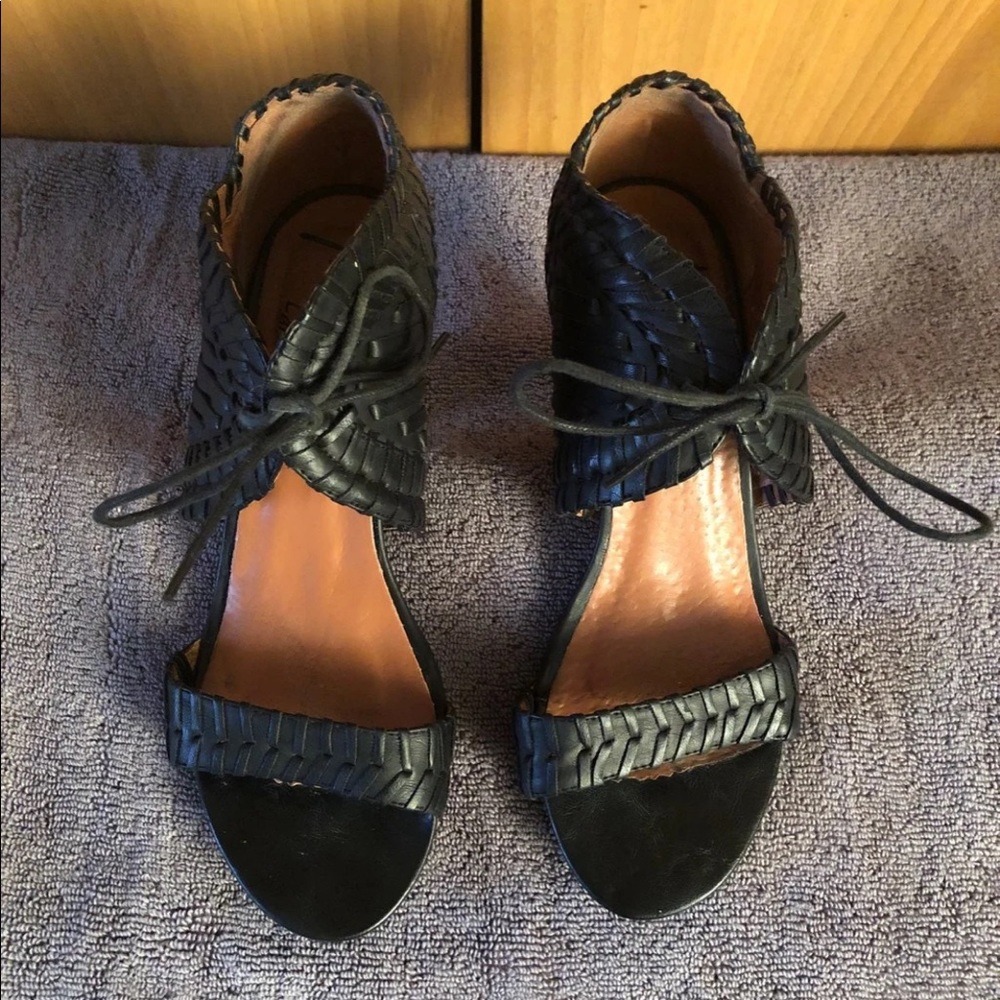 MOVING MUST GO Black Sandal Heels